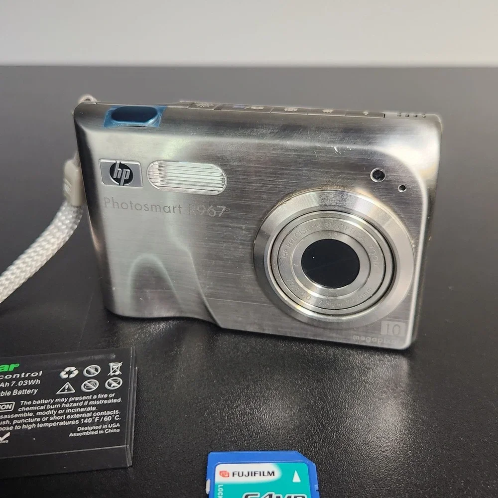 HP Photosmart R967 Digital Camera 3x Optical Zoom 3 inch LCD Screen TESTED